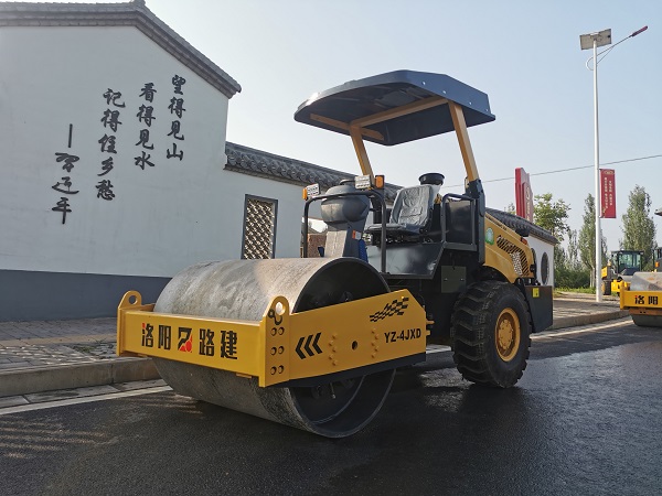 4噸壓路機(jī)